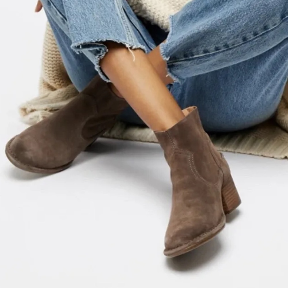 UGG Australia Women's Bandara Ankle Boot Bootie Suede Mysterious
